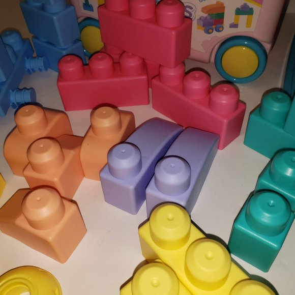 New 35pc Blocks Pull Wagon - Picture 8 of 15